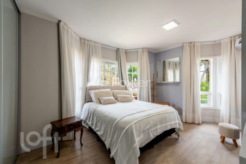 Image 13 - 1017659