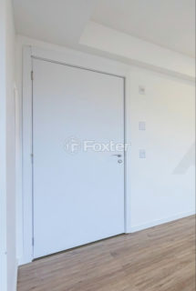 Image 11 - 1017750