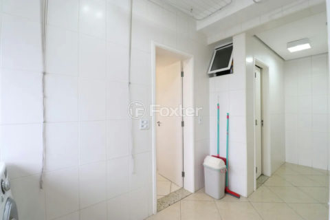 Image 11 - 1017800