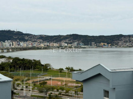 Image 18 - 1017885