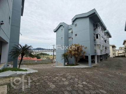 Image 17 - 1017885