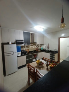 Image 2 - 1017905