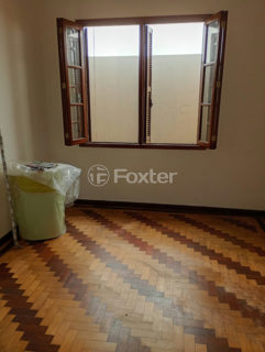 Image 4 - 1017937
