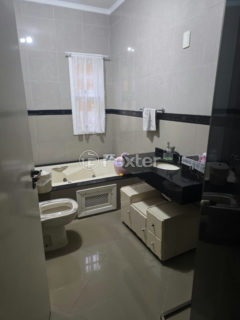 Image 20 - 1018175