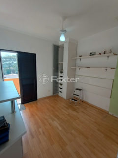 Image 11 - 1018359