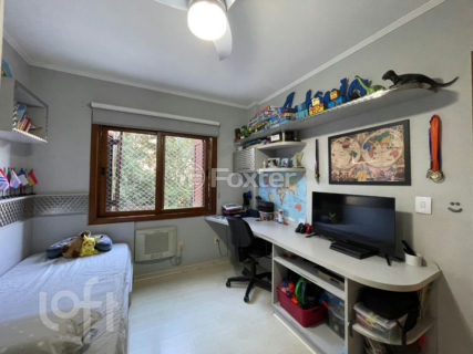 Image 17 - 1018937