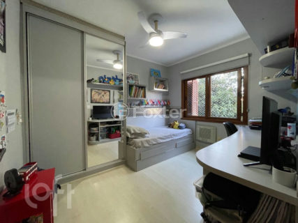 Image 15 - 1018937