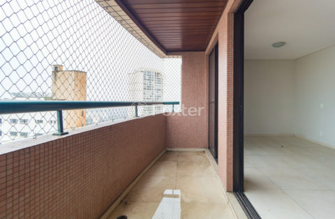 Image 11 - 1019107