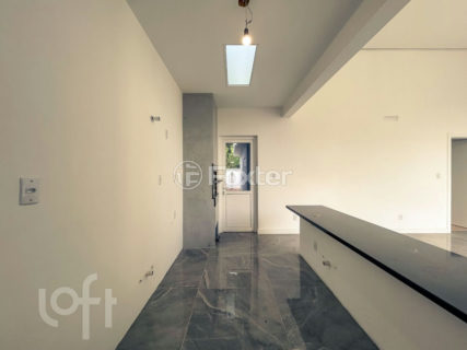 Image 8 - 1019357