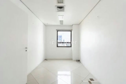 Image 10 - 1019753
