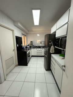 Image 17 - 1021193