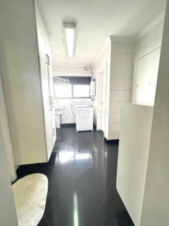 Image 4 - 1021231