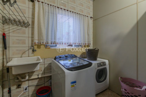 Image 19 - 1021328