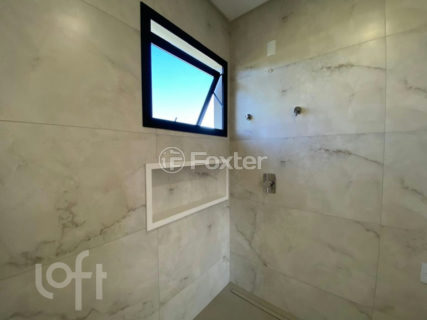 Image 19 - 1024702