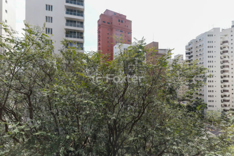 Image 11 - 1025063