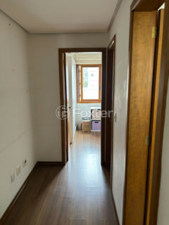 Image 17 - 1025502