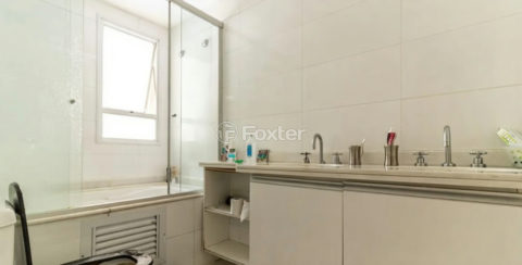 Image 23 - 1025542