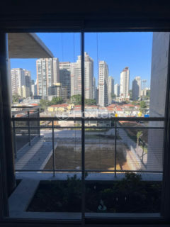 Image 12 - 1025551