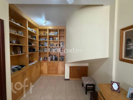 Image 32 - 1025671