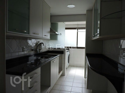Image 20 - 1025715