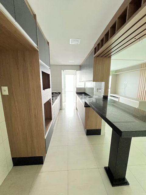 Image 7 - 1025720