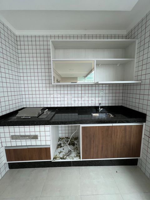Image 14 - 1025720
