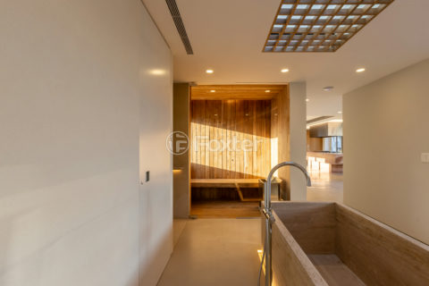 Image 42 - 1025861