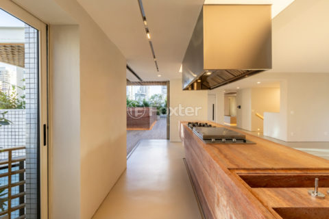 Image 37 - 1025861