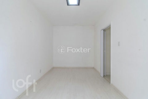 Image 21 - 1025884