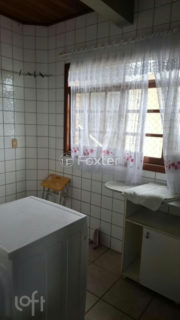 Image 42 - 1025888