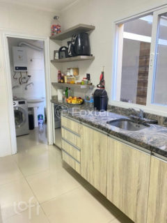 Image 11 - 1025915