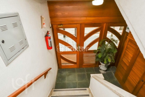 Image 33 - 1025987