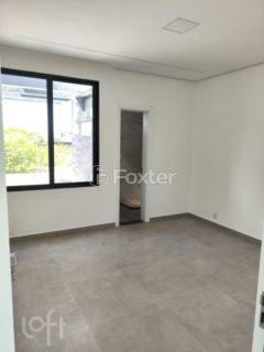 Image 2 - 1026001