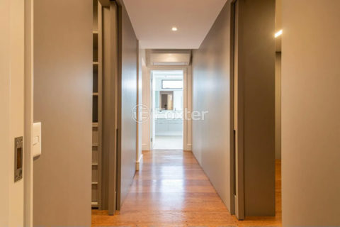 Image 32 - 1026049