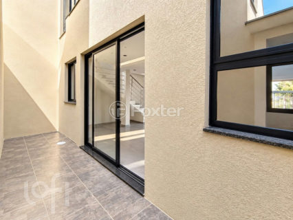 Image 10 - 1026086