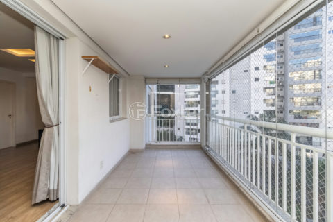 Image 12 - 1026385