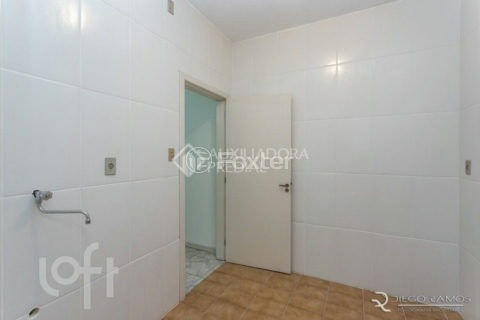 Image 11 - 1026675