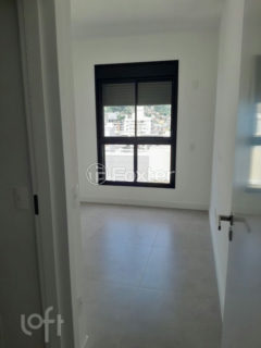Image 11 - 1026747