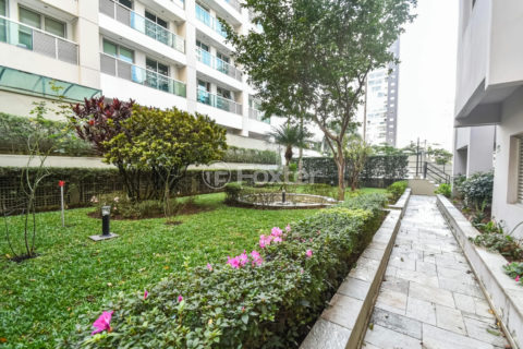 Image 10 - 1027112
