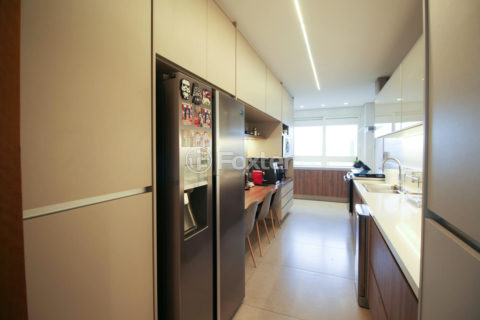 Image 10 - 1027250