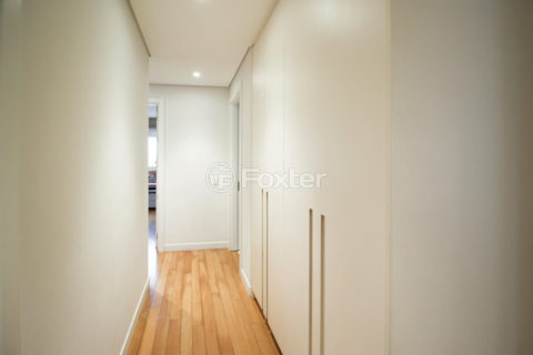 Image 47 - 1027250