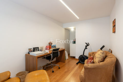 Image 21 - 1027349