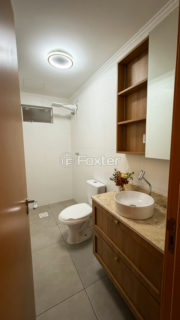 Image 8 - 1027482