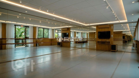 Image 49 - 1027499