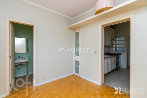 Image 10 - 1027660