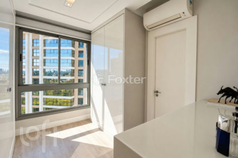 Image 32 - 1027661