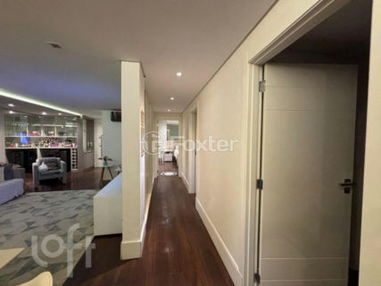 Image 30 - 1027833