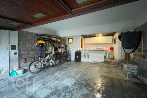 Image 33 - 1027898
