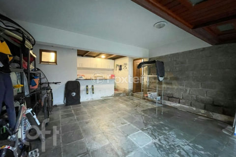 Image 34 - 1027898
