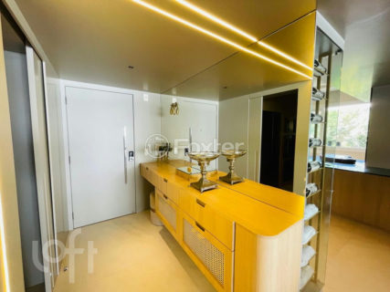 Image 7 - 1027900